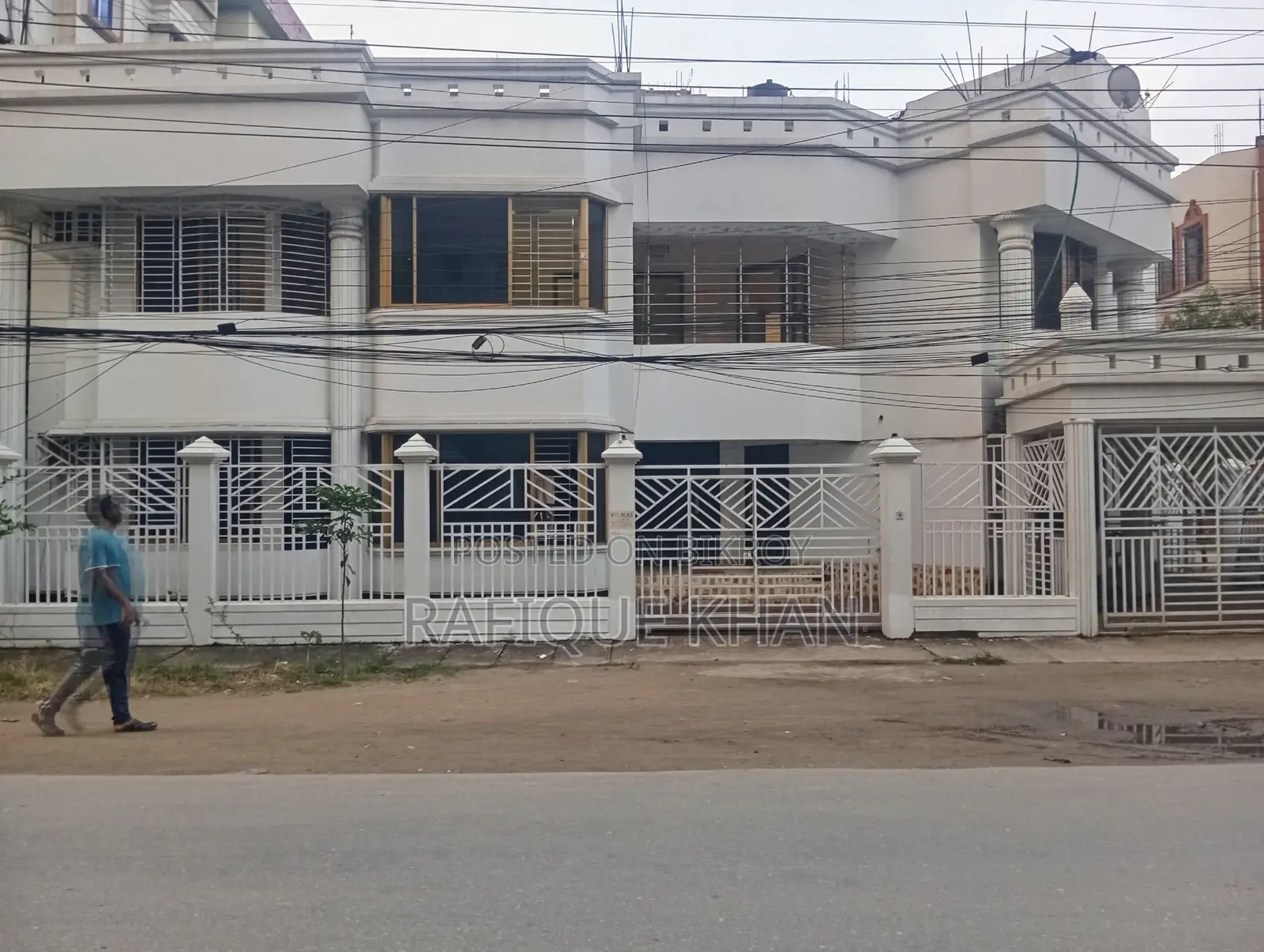 Furnished 5-Bedroom Apartment in White Palace, Uposhohor for Rent