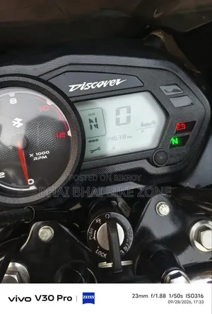 বাজাজ ডিসকভার ১২৫ ২০২৪ ব্ল্যাক