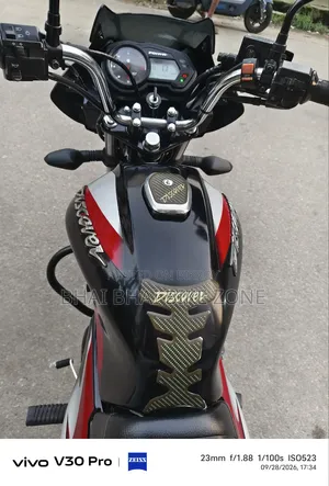 বাজাজ ডিসকভার ১২৫ ২০২৪ ব্ল্যাক