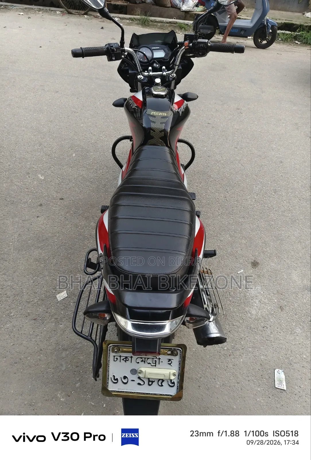 বাজাজ ডিসকভার ১২৫ ২০২৪ ব্ল্যাক