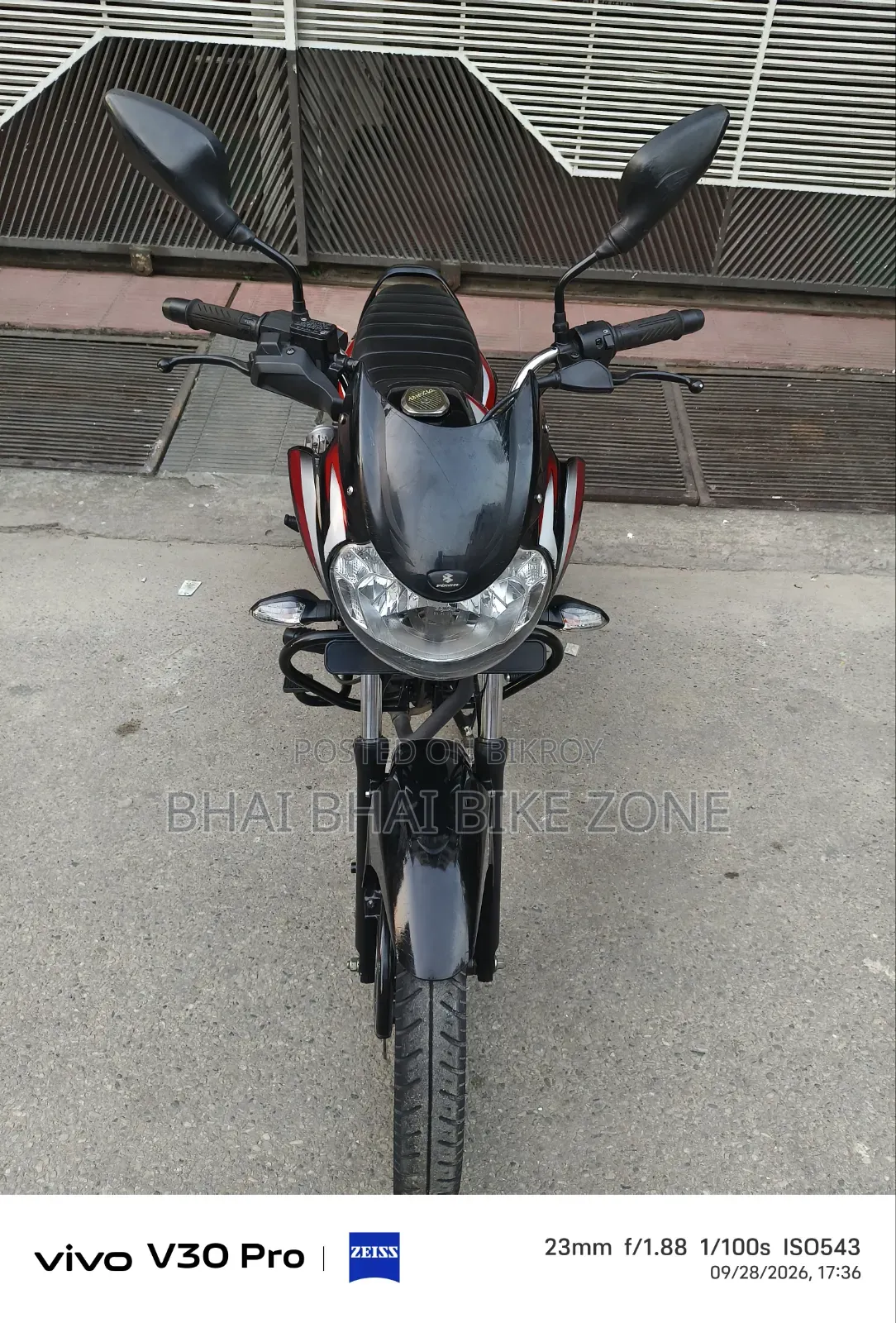 বাজাজ ডিসকভার ১২৫ ২০২৪ ব্ল্যাক