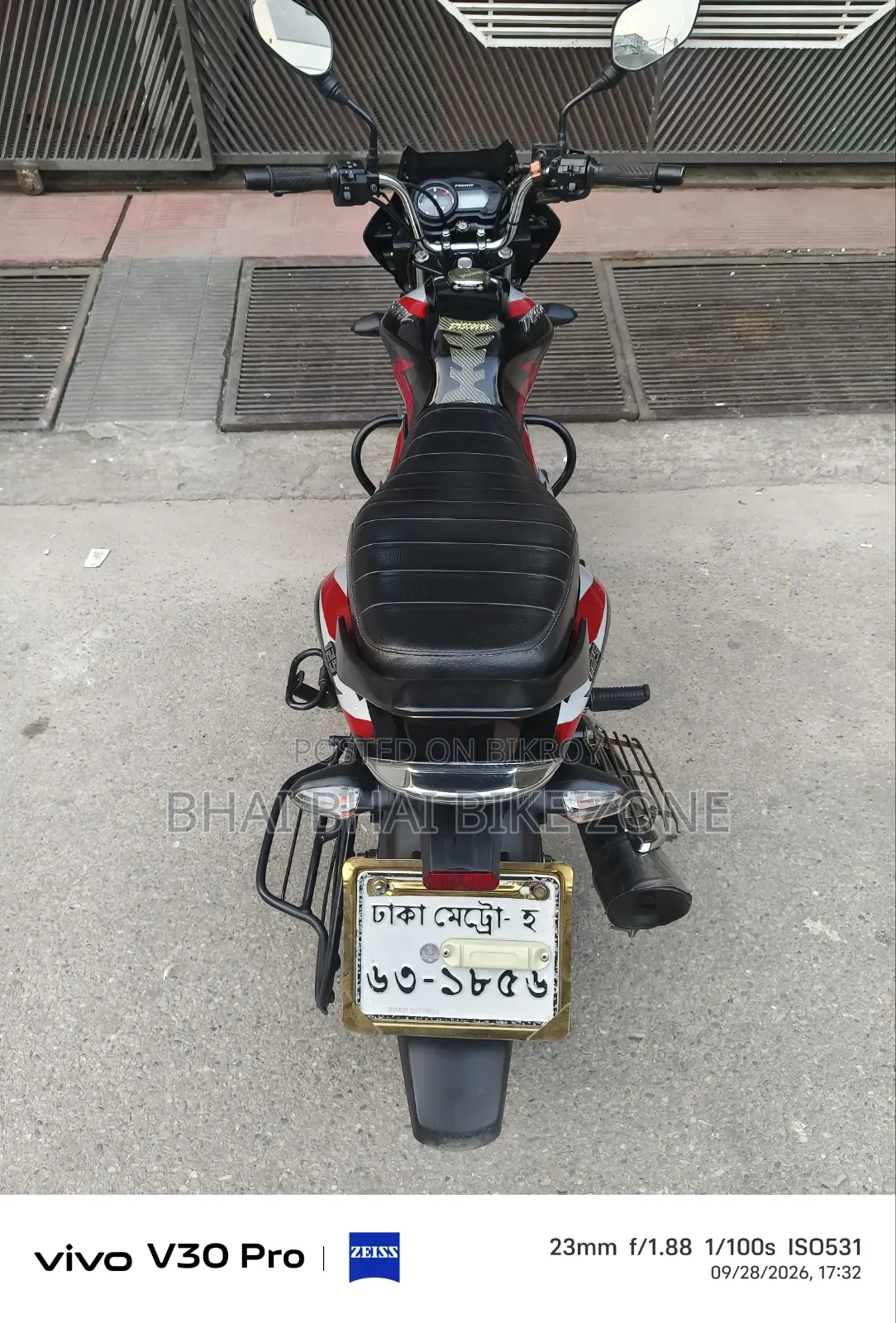 বাজাজ ডিসকভার ১২৫ ২০২৪ ব্ল্যাক