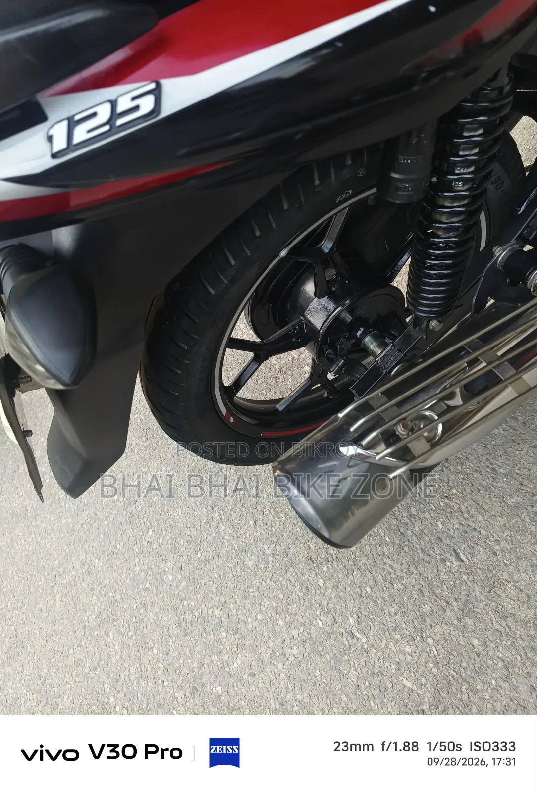বাজাজ ডিসকভার ১২৫ ২০২৪ ব্ল্যাক