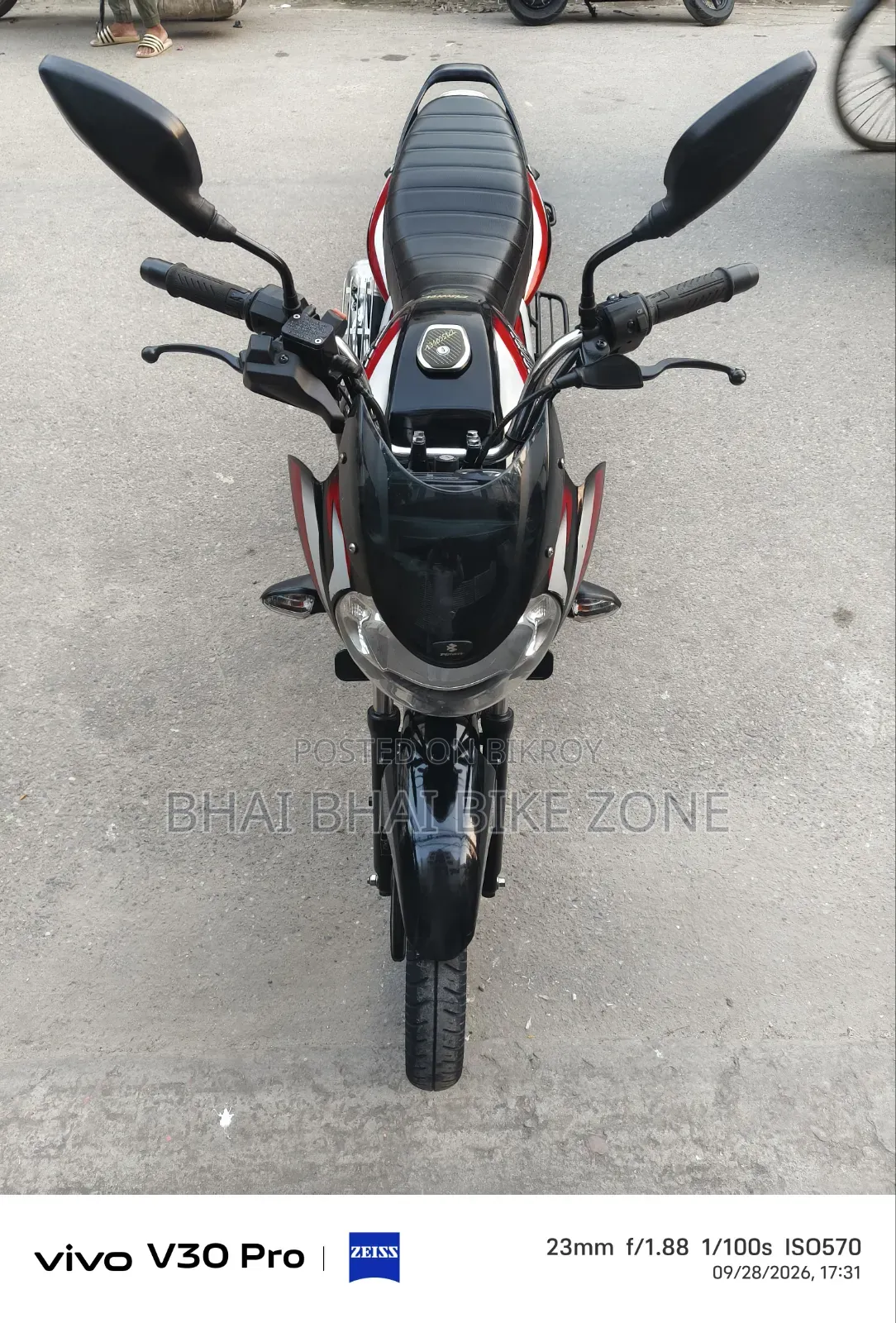 বাজাজ ডিসকভার ১২৫ ২০২৪ ব্ল্যাক