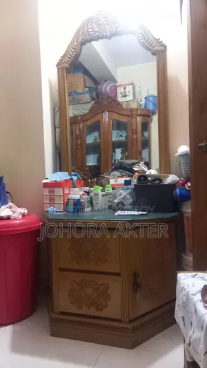 ড্রেসিং টেবিল