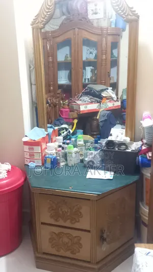 ড্রেসিং টেবিল