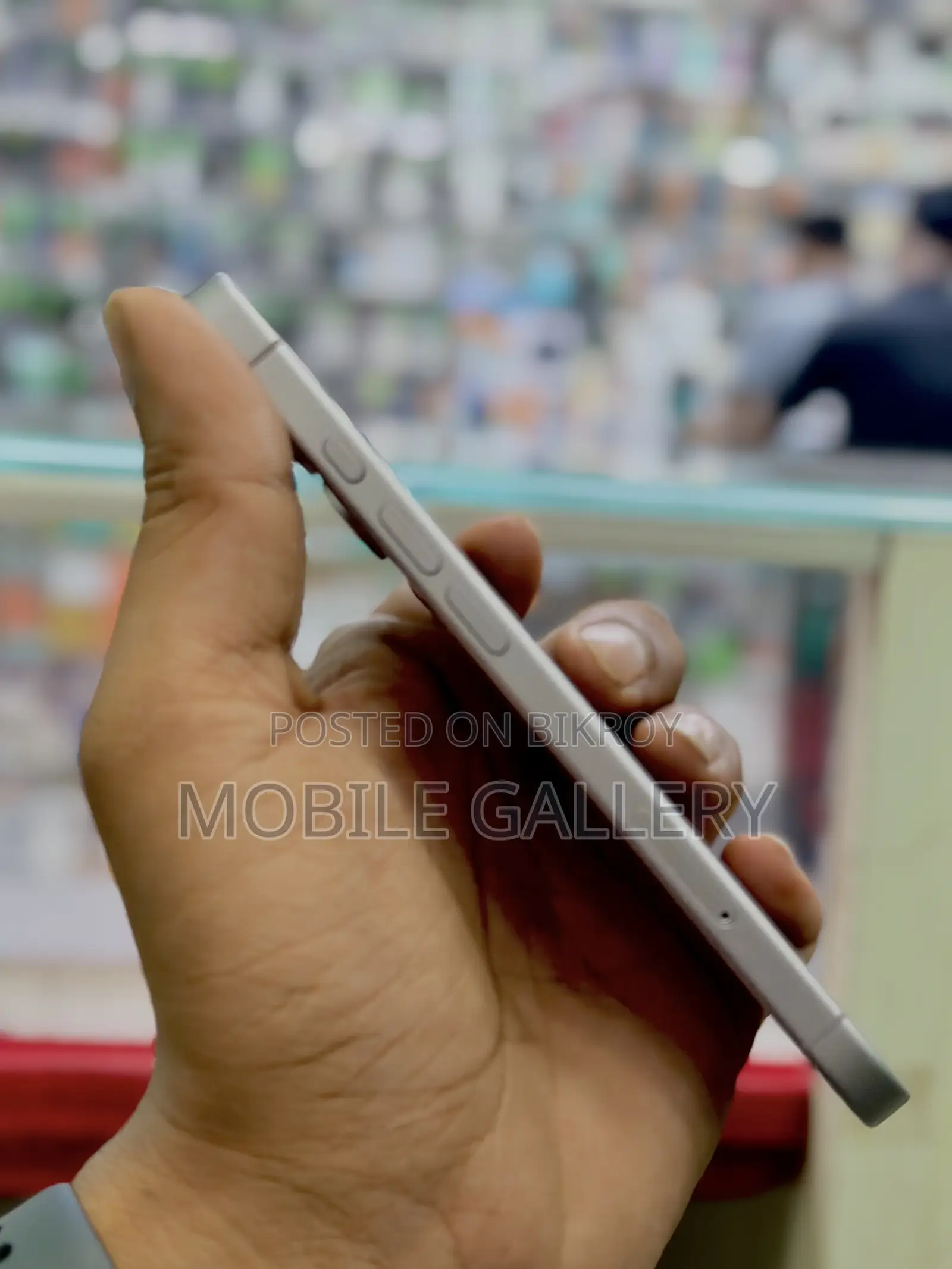 অ্যাপল আইফোন ১৭ ২৫৬ জিবি হোয়াইট