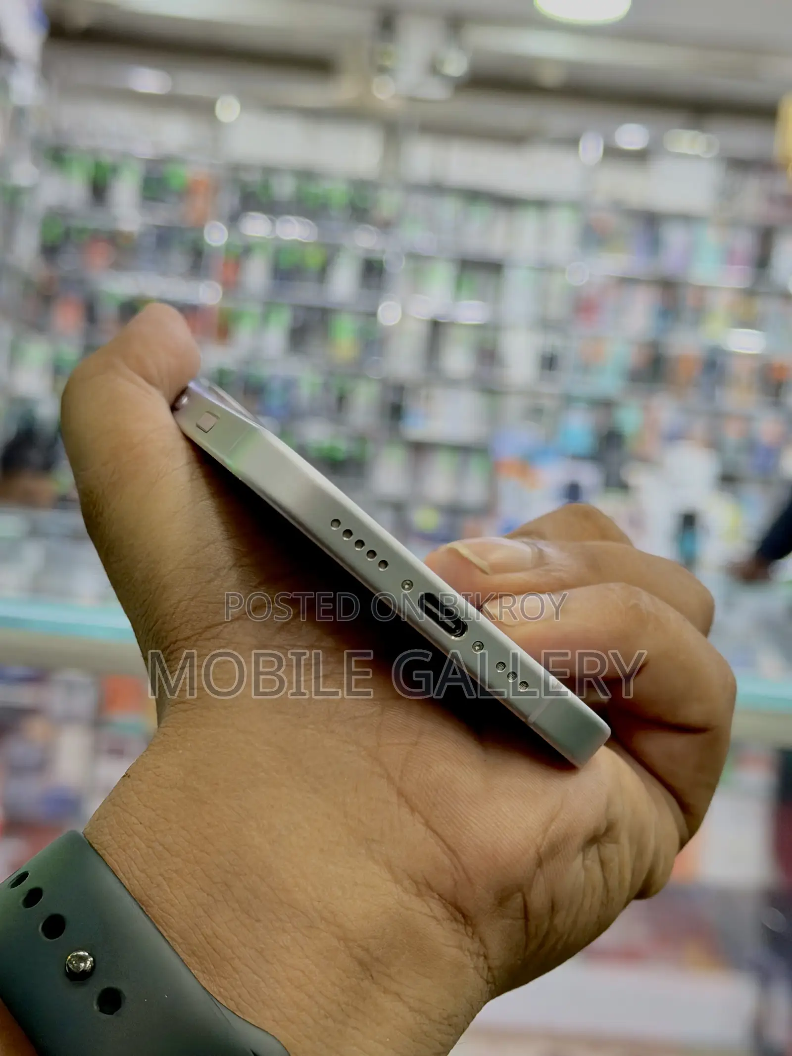 অ্যাপল আইফোন ১৭ ২৫৬ জিবি হোয়াইট