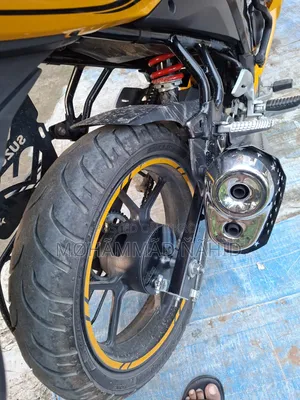 Suzuki Gixxer SF 2025 Yellow
