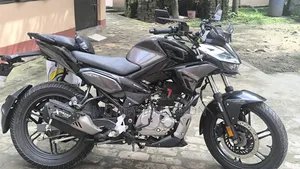 হিরো এক্সট্রিম ১২৫আর ২০২৫ ব্ল্যাক