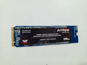 Laptop Ram DDR 4. 4GB SSD Nvme Antique 256GB