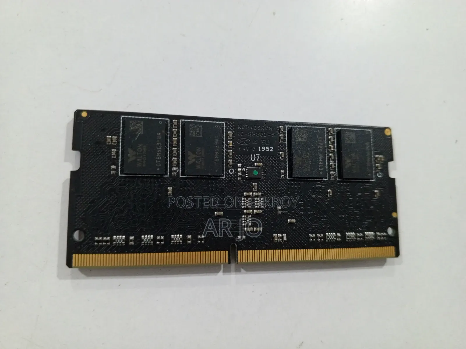 Laptop Ram DDR 4. 4GB SSD Nvme Antique 256GB