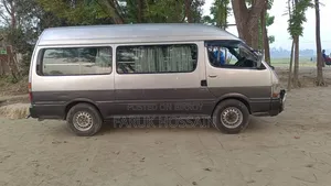 Toyota Grand HiAce 2002 Pearl