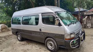 Toyota Grand HiAce 2002 Pearl
