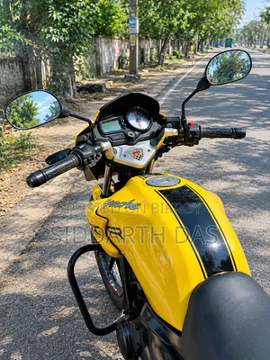 টিভিএস আপাচি আরটিআর ১৬০ ২ভি ২০১১ হলুদ