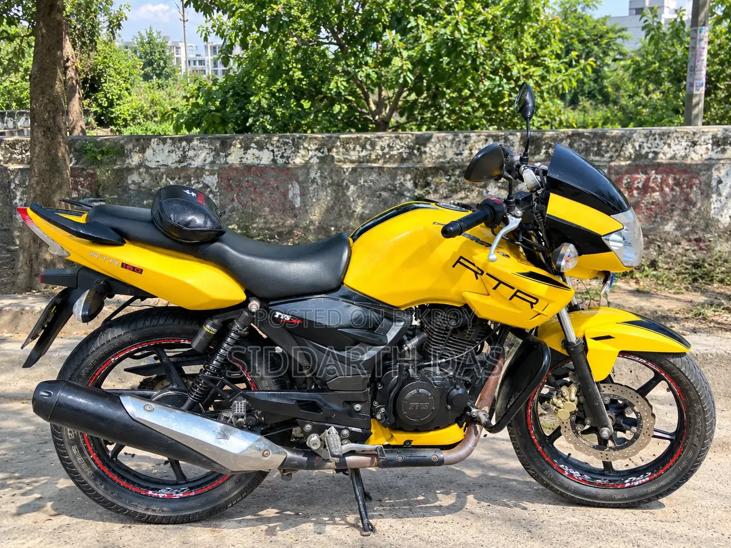 টিভিএস আপাচি আরটিআর ১৬০ ২ভি ২০১১ হলুদ