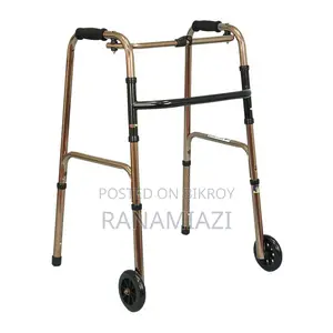 চাকা সহ ফোল্ডিং মেডিকেল রোগীর ওয়াকার রেটিংস