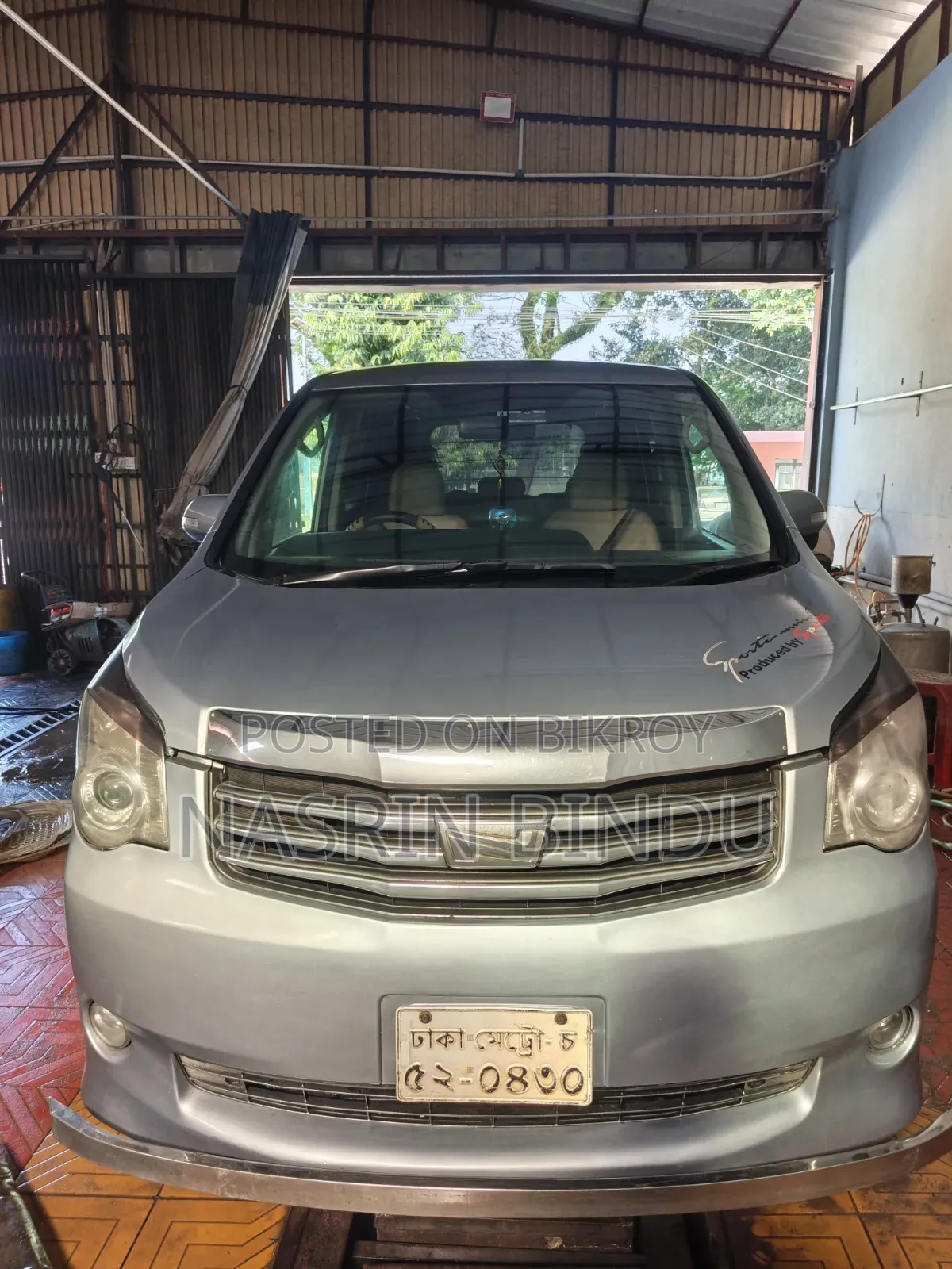 Toyota Noah 2011 Silver