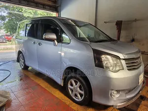 Toyota Noah 2011 Silver