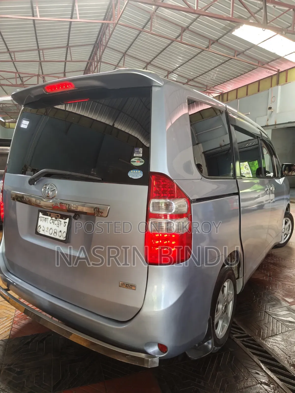 Toyota Noah 2011 Silver