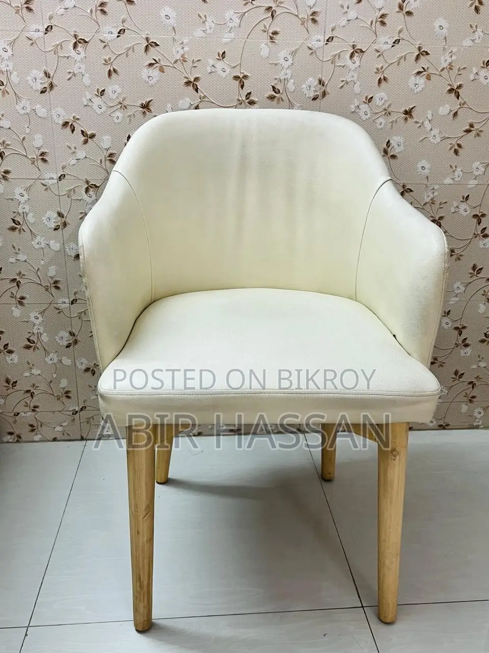 প্রিমিয়াম কোয়ালিটির কাঠের চেয়ার