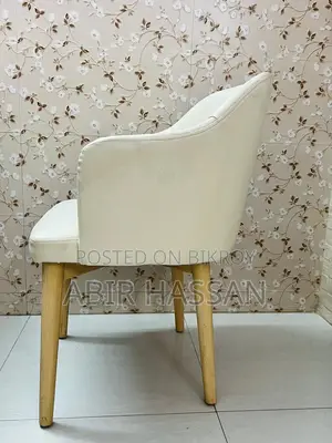 প্রিমিয়াম কোয়ালিটির কাঠের চেয়ার