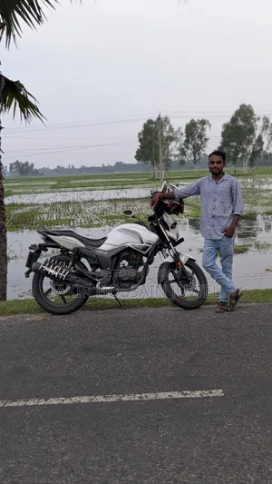 Hero Hunk 2021 White