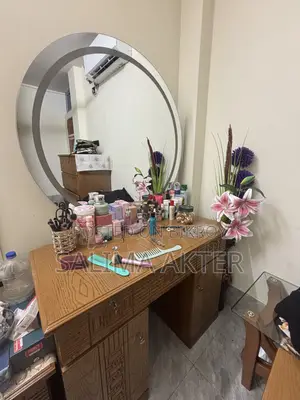 ড্রেসিং টেবিল