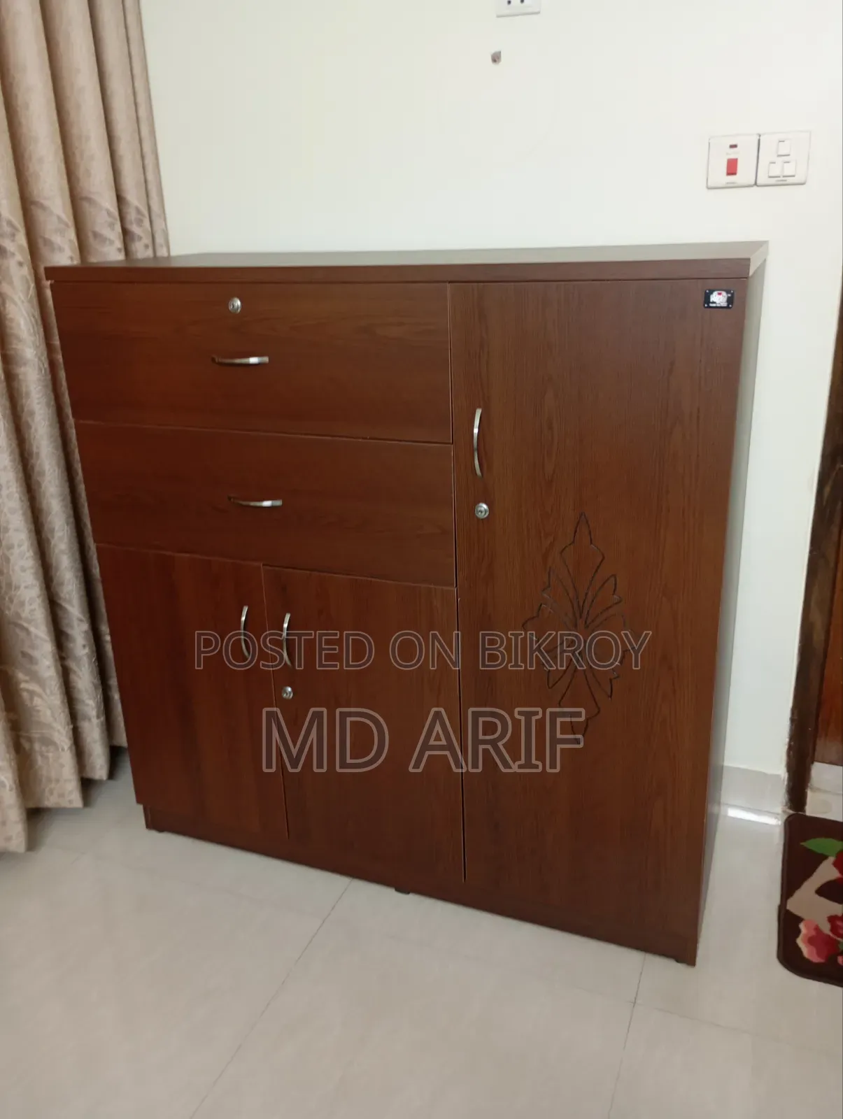একটি রিগেলের ওয়ারড্রব বিক্রি হবে