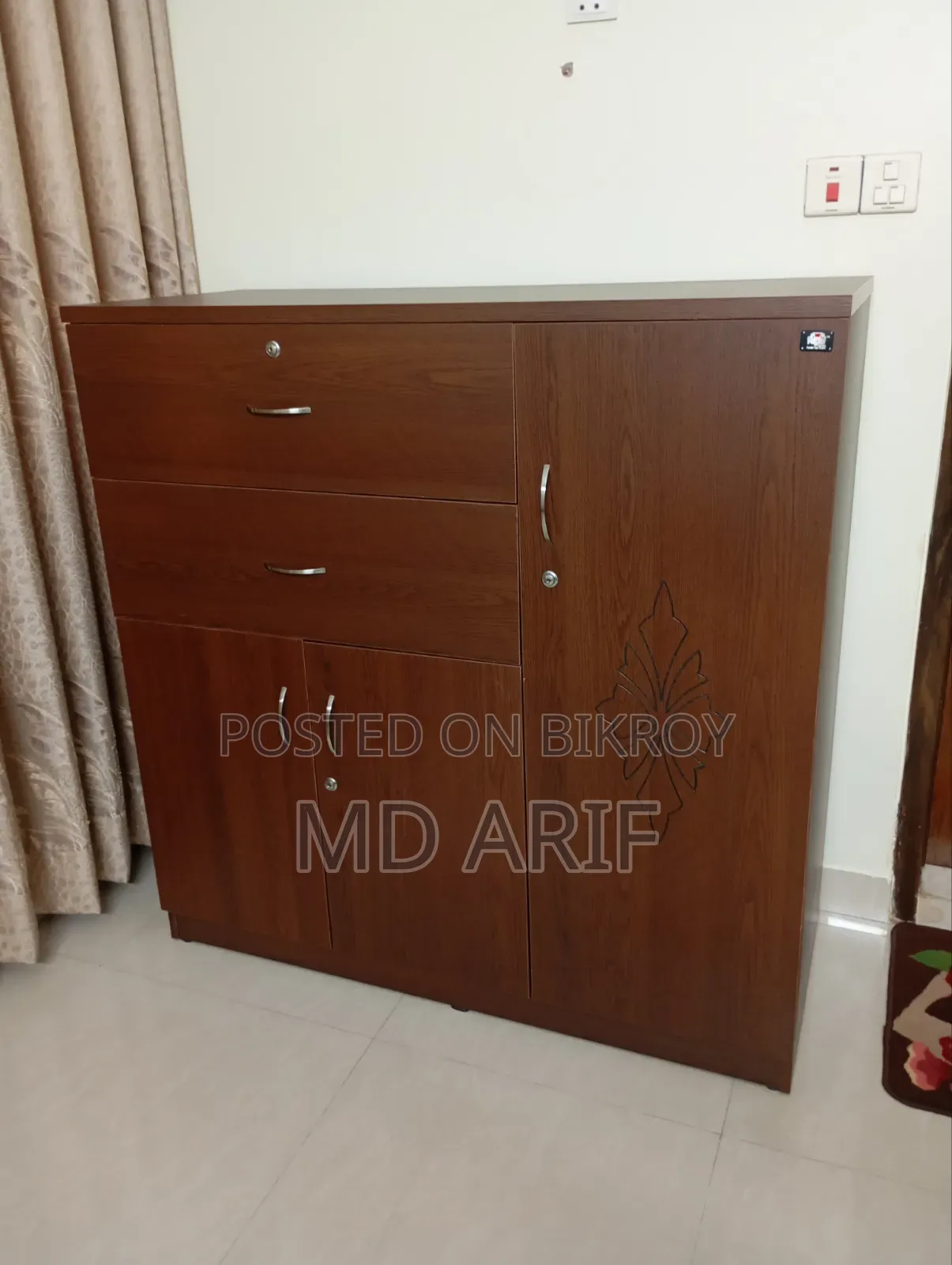 একটি রিগেলের ওয়ারড্রব বিক্রি হবে