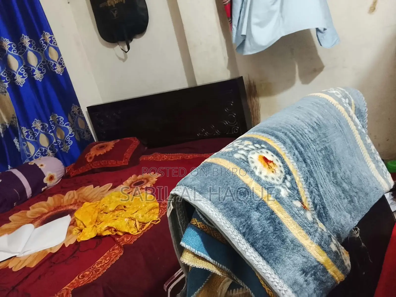 A bed will be sold on an urgent basis (WhatsApp),