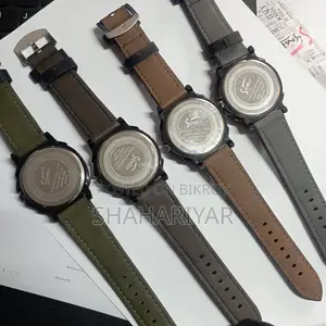 সিগনেচার ট্রেন্ডি মেন ওয়াচ (ব্রাউন)