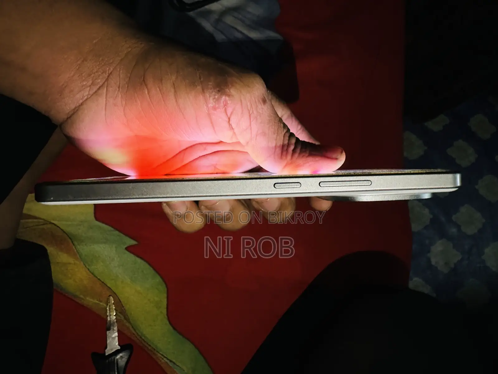আইকিউও ২৫৬ জিবি হোয়াইট
