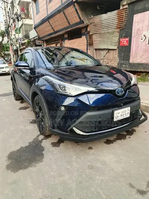 টয়োটা সি-এইচআর লিমিটেড ২০২১ নীল