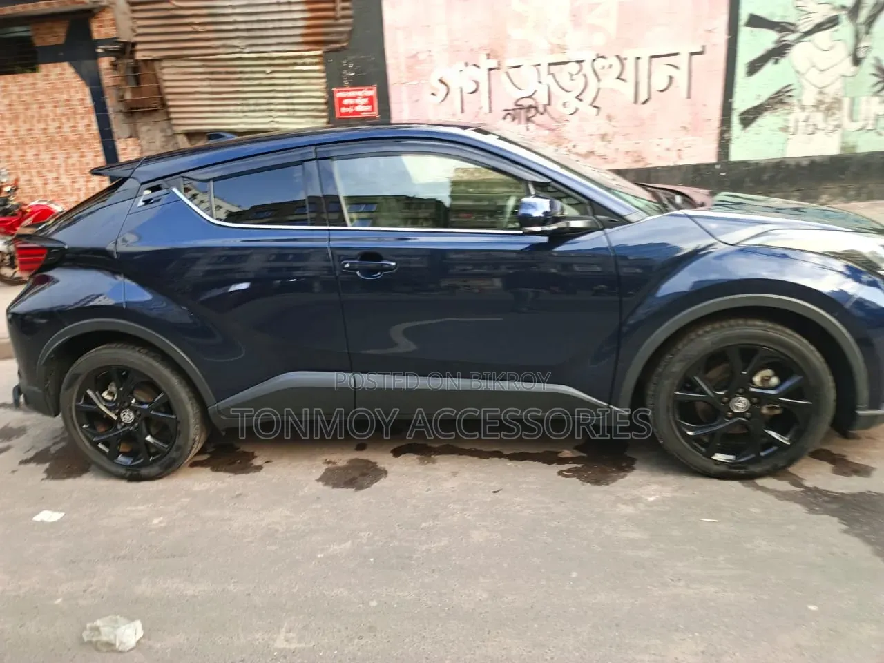 টয়োটা সি-এইচআর লিমিটেড ২০২১ নীল