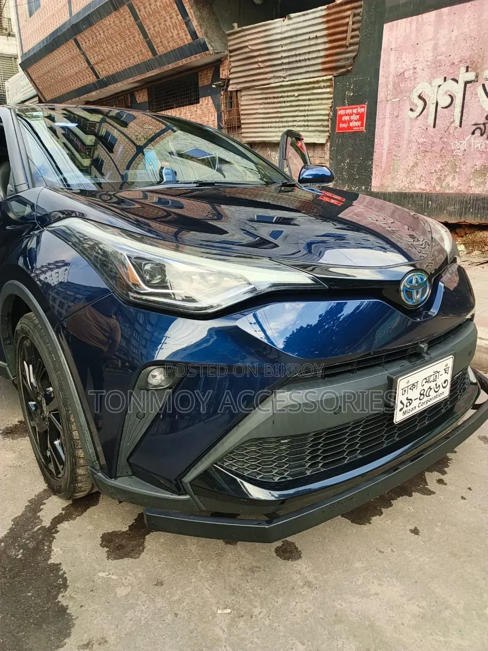 টয়োটা সি-এইচআর লিমিটেড ২০২১ নীল