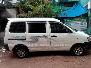 টয়োটা নোয়া ২০০৫ পার্ল