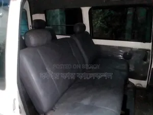 টয়োটা নোয়া ২০০৫ পার্ল