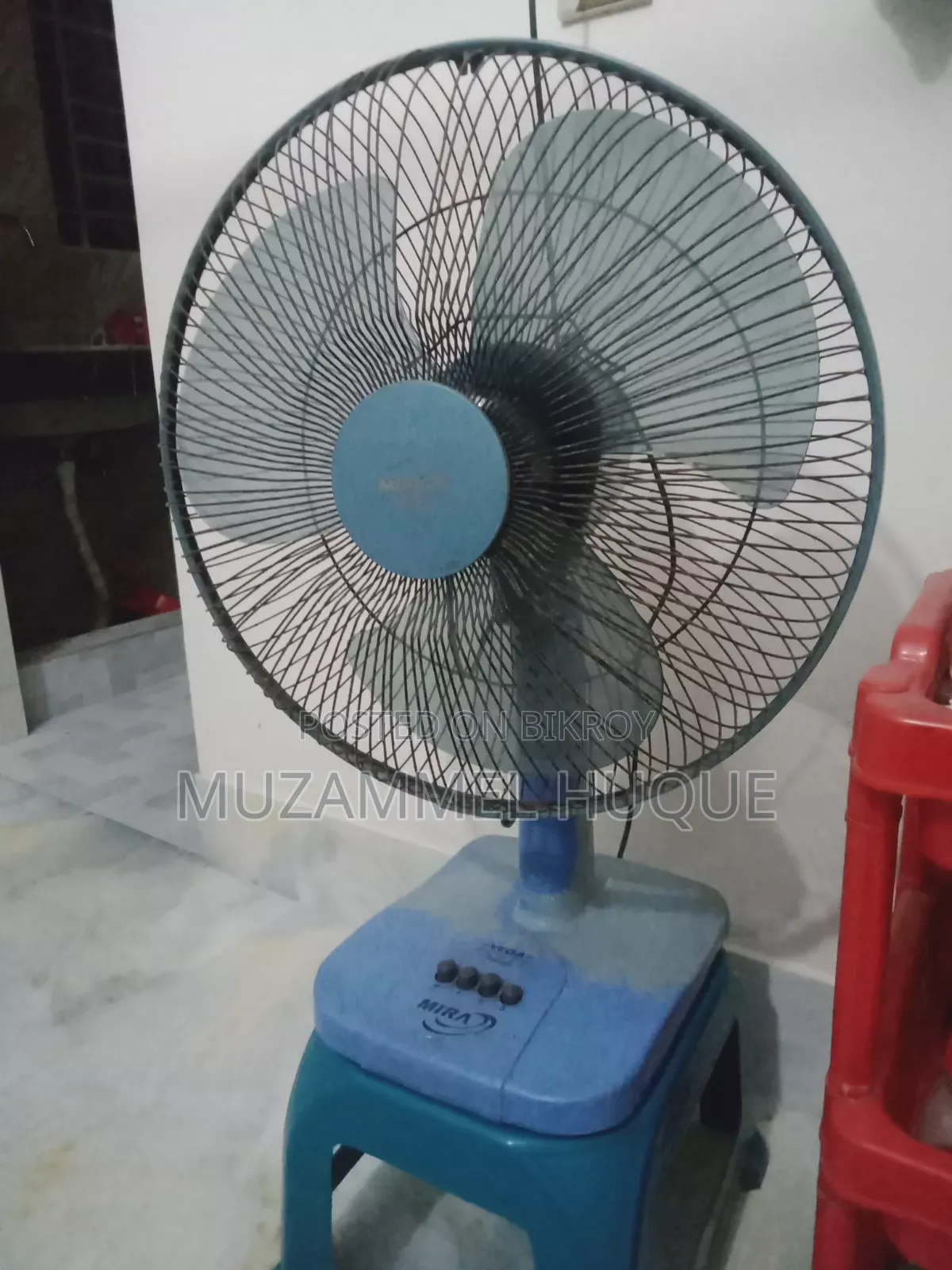 ১টি মীরা টেবিল ফ্যান বিক্রি হবে।