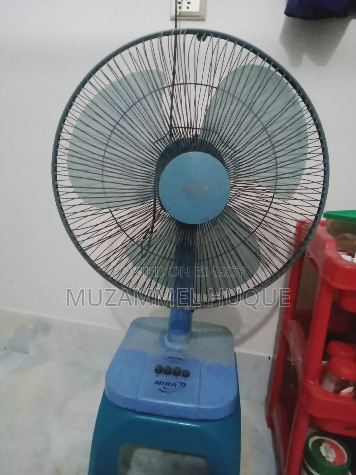 ১টি মীরা টেবিল ফ্যান বিক্রি হবে।