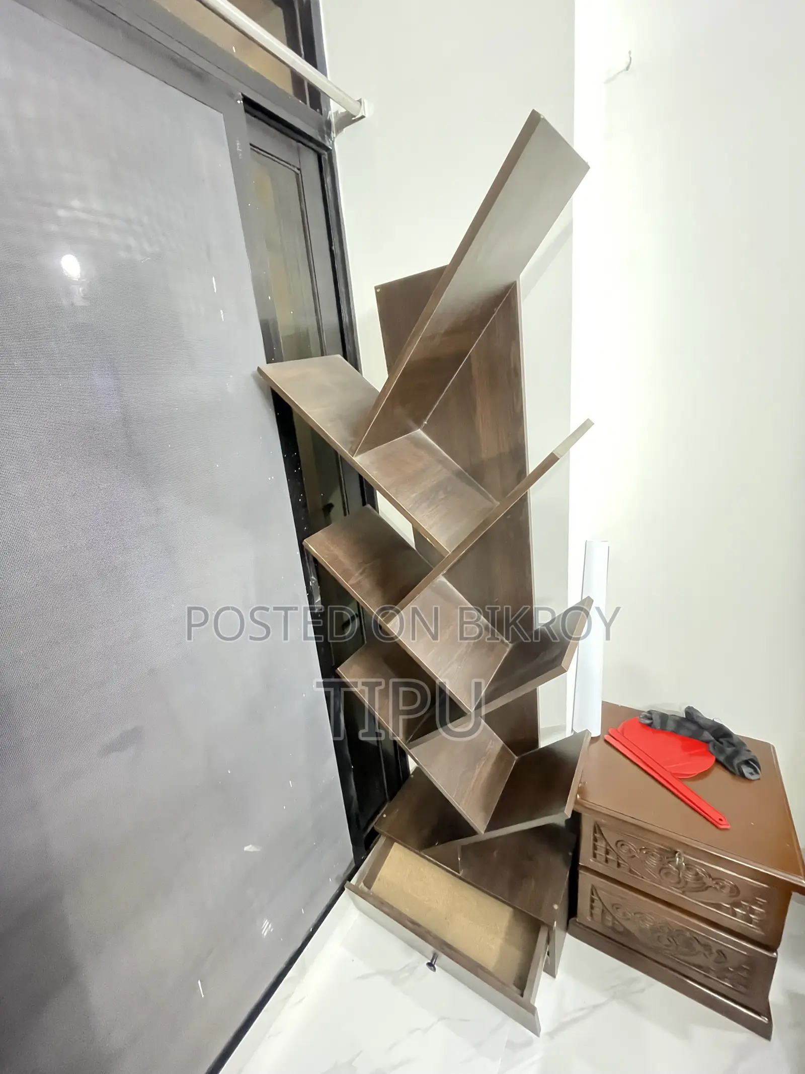 বুক শেলফ