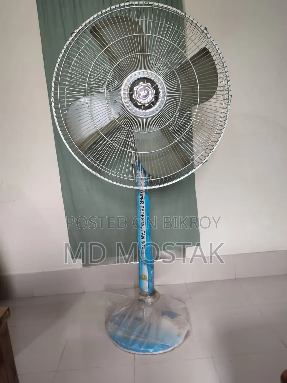 বড় স্ট্যান্ড ফ্যান