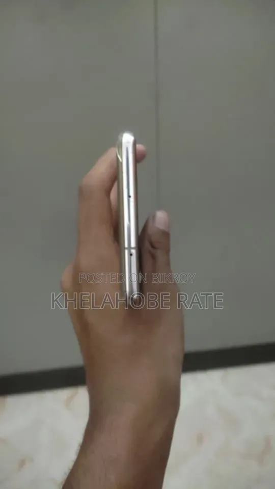 New Samsung Galaxy S10 5G 256 GB Silver
