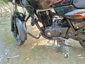 বাজাজ ডিসকভার ১৩৫ ২০১৭ ব্ল্যাক