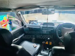 নতুন টয়োটা ল্যান্ড ক্রুজার প্রাডো ১৯৯৯ সাদা