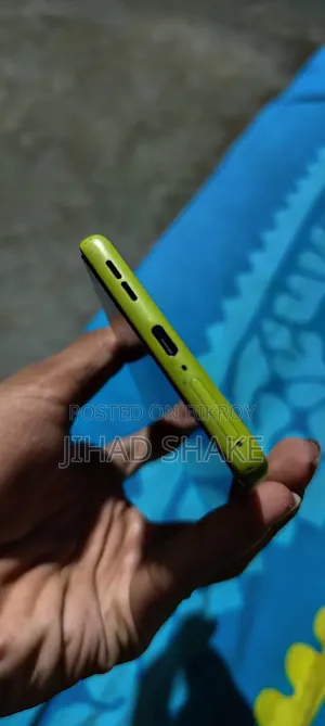 New Motorola Moto G85 256 GB Yellow