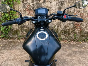 সুজুকি গিক্সার ২৫০ ২০২৫ কালো