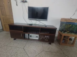 একটি সুন্দর টিভি কেবিনেট