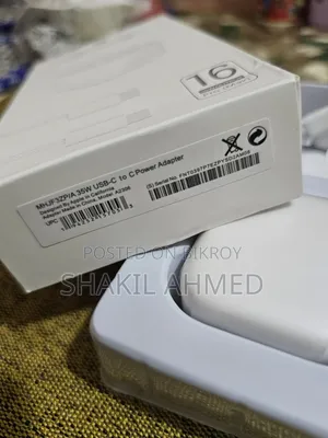 iPhone 16 Pro Max
35W USB-C Power Adapter
USB-C to C Cable