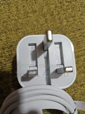 iPhone 16 Pro Max
35W USB-C Power Adapter
USB-C to C Cable
